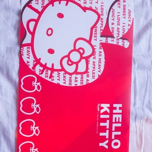 Hello kitty bordsunderlägg - Sanrio bordsunderlägg från 2011 "I love apples" table collection♡ köparen står för frakt♡