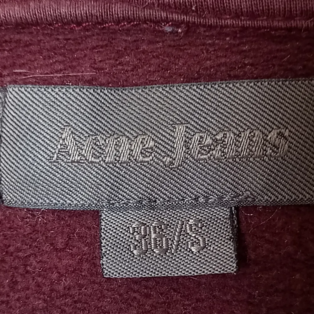 Snygg vinröd hoodie från Acne Jeans i strl S. Fint skick. Gratis frakt.. Hoodies.