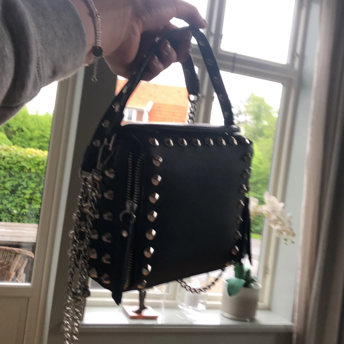 Zara väska med nitar - 91