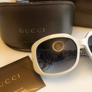 Äkta Gucci, klassisk modell😎 glasögonen medföljer case, duk, ask och autenticitets kort✨ 