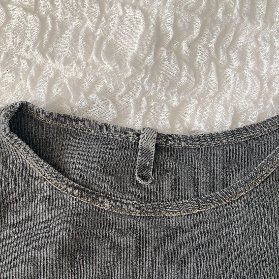 Grå tröja  - 91