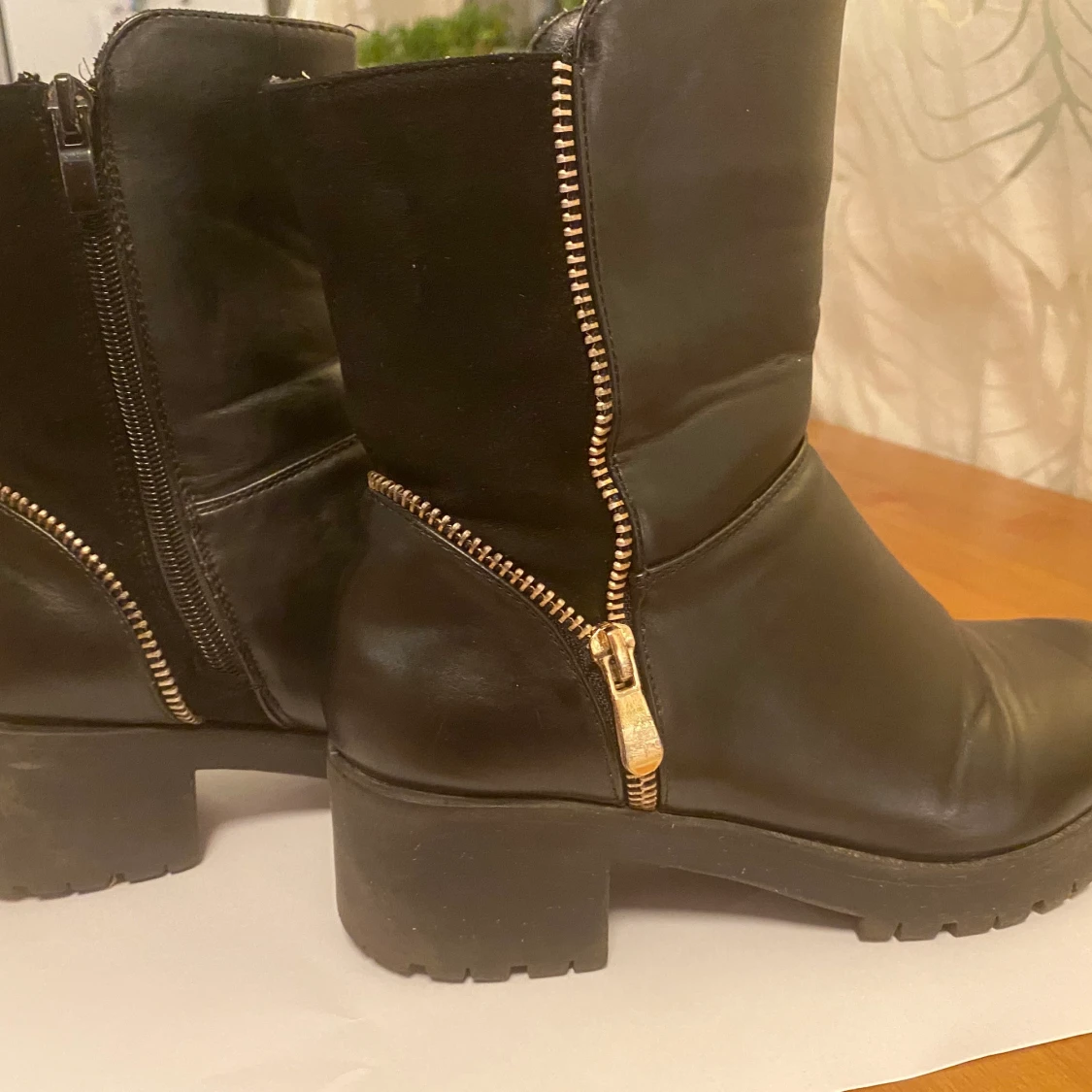 Läder boots, säljer för dom är för små. - 90