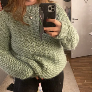 Grön Tröja  - En superfin oversized grön stickad tröja för 90 kronor inklusive frakt 💚 Jag har storlek M!