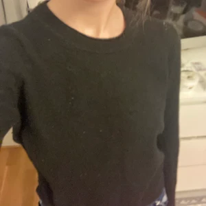 Kashmir tröja  - Svart tröja i 100% Kashmir, superfint skick❤️