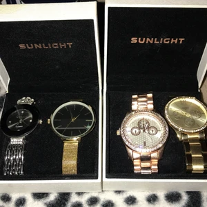 Fina klockor  - Säljer mina fina klockor, oanvända helt nya säljer för gillar inte klockor. Inget fel på dem man man ställer in tiden själv för har inte aktiverat dem💞