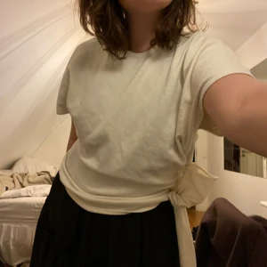 Tshirt  - Tjockare tshirt som man knyter i midjan