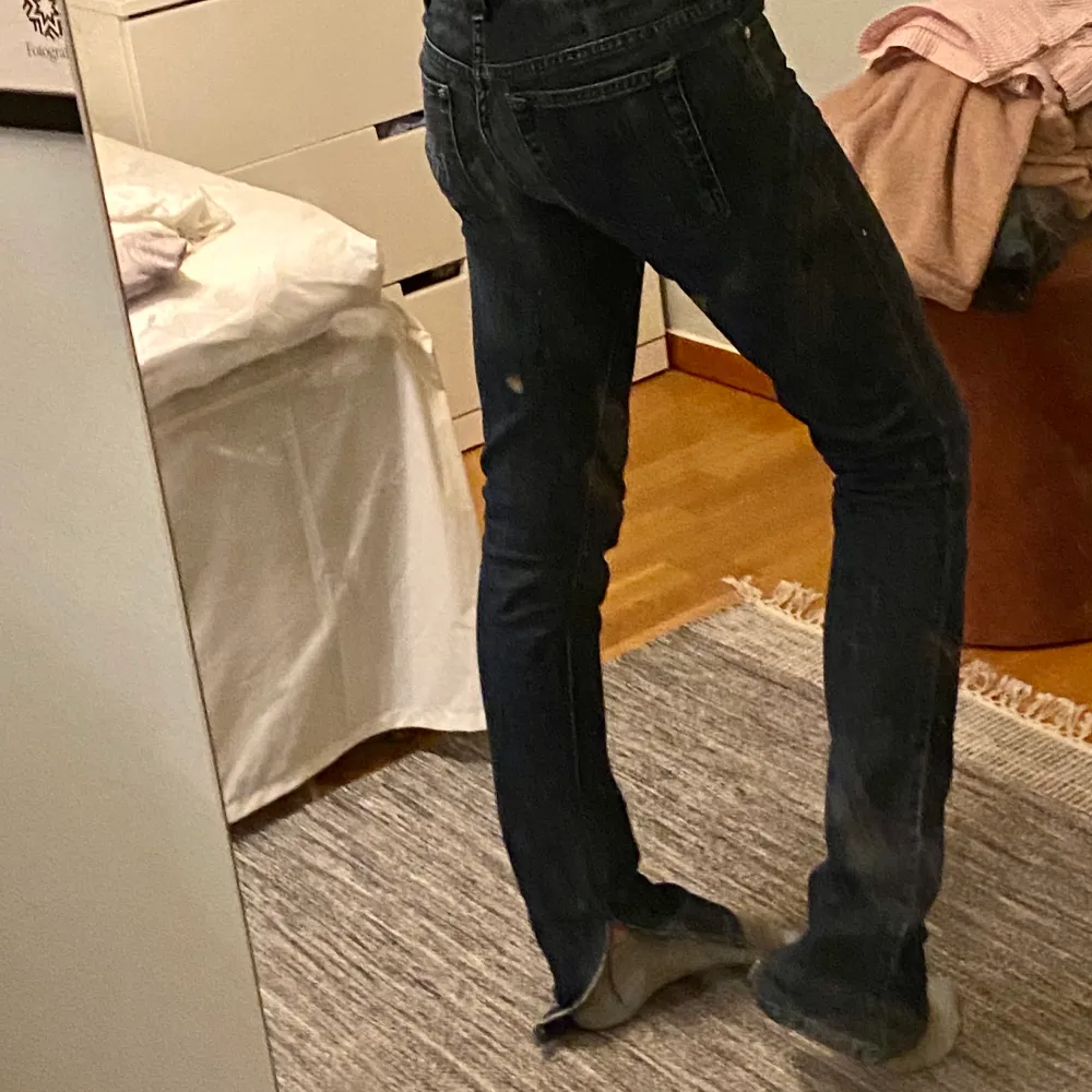 Mörkblå jeans från Gant i storlek W28/L34. Jag är 172 cm och bör vanligtvis S. Skit snygga! 💕💕. Jeans & Byxor.