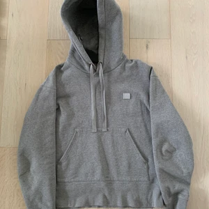 Acne hoodie - Oversized Modell. Storlek S, men sitter som en M