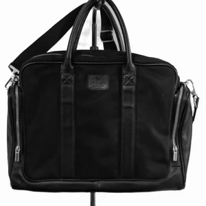 Tiger of Sweden Axelremsväska - Riktigt snygg och rymlig väska med avtagbar axelrem. Läder och ull. Nypris 3500kr.