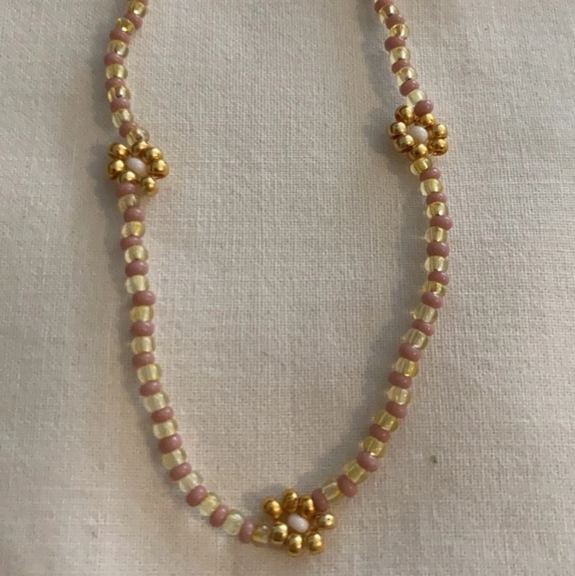 Halsband blommor - 90