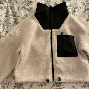 Teddyjacka🐻🍭💓 - Superfin Teddy jacka i storlek 146/152💖👄 skulle säga att de motsvarar ca XXS🐻