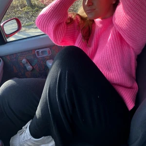 Lxa knitted polo pink - Säljer denna stickade tröja från Lxa. Älskar den super mycket men använder den bara inte. Använd Max 3 gånger och i väldigt bra skick 💓 skriv för mer bilder, Strl M