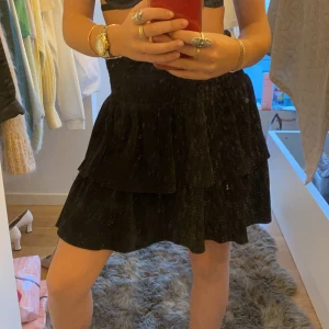 Nederdel - Sort nederdel 