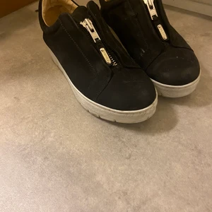 Skor - Strl 41, prive 300kr nypris 1200kr