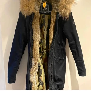 Blonde nr 8 jacka - Storlek 34, passar xs till S. Äkta päls. Nypris är 6000