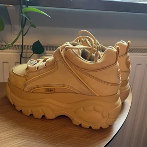 Buffalo skor - Använt ett fåtal gånger. Storlek 38.