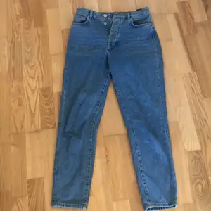 Super fina jeans ifrån bik bok i storlek S. Nästan aldrig använt. 