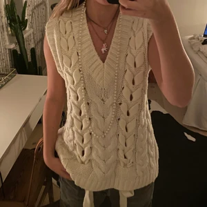 Zara väst - Stickad väst i från Zara. Storlek M🍒