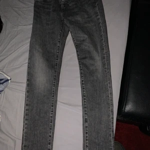 Levis jeans  - Fina jeans från Levis, säljes pga för små använda max 10 gånger.                                                                                            Kan fraktas men köparen står för frakt 