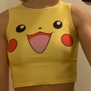 Pikachu linne - Croppad pikachu linne i storlek XS/S som aldrig använts. 