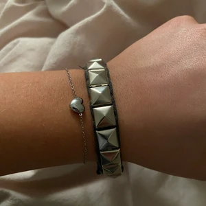 Nitarmband - Svart nitarmband💕