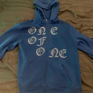 Blue OG zip hoodie - Knappt använd med bra kvalite, frakt ingår