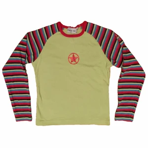 y2k långärmad - unik långärmad som är lite av vintage/y2k stuket! helt oanvänd och passar xs-m❤️