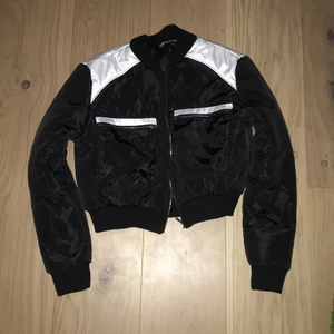 Jacka shein - SUPER PUFFIG och söt jacka från shein <3 kommer dock aldrig till användning :( strl M/38