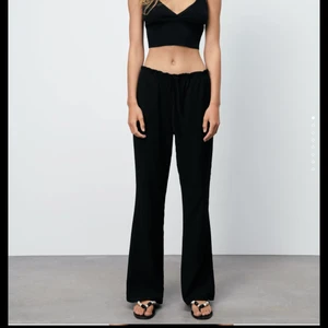 Svarta byxor  - Byxor från Zara i storlek S. Aldrig använda. 