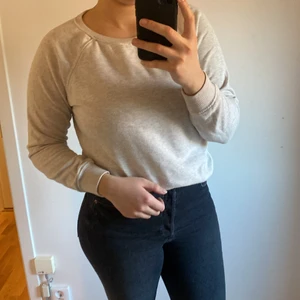 Tjocktröja från Gina tricot - Tjocktröja från Gina tricot i stolek M