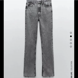 Grå slit Jeans zara - Säljer dessa populära grå zara jeans, så fina och helt nyans har endast testat dem.