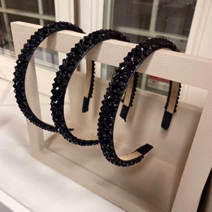 Diadem - Skitsnygga svarta diadem med skitbra kvalite! Så fina