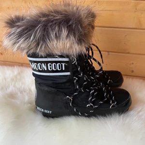 Moonboots - Säljer ett par moonboots i stl 40 för 1000kr! Oanvända❤️