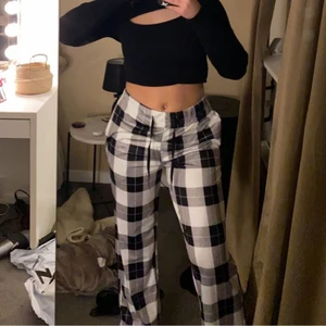 Rutiga Pyjamas byxor  - Endast testade, små o storlek så passar bra i S oxå, köparen står för frakten💕