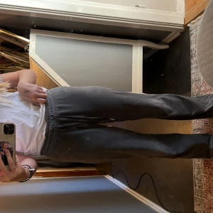 Gina tricot -s  - Säljer mina Gina tricot byxor för 100 kr original pris 229