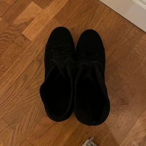Dam skor  - Skriv om ni behöver ❤️
