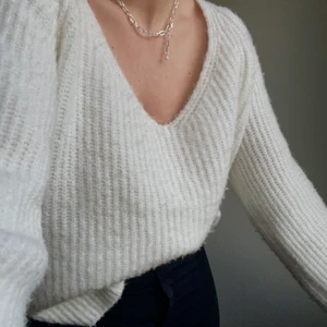 Stickad tröja - Säljer denna supergosiga tröja då jag inte använder den. Sparsamt använd