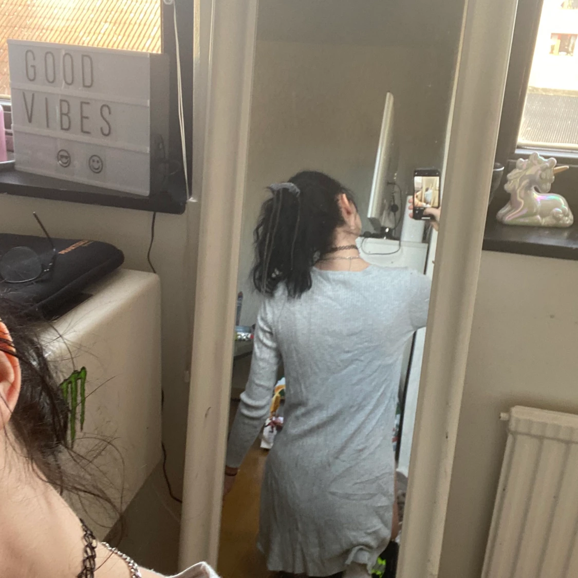 Grå klänning  - 90