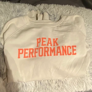 Peak performance tröja strl S - Använd en del men fin