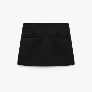 Kjol ifrån Zara - Aldrig använd då den inte passa mig!❤️