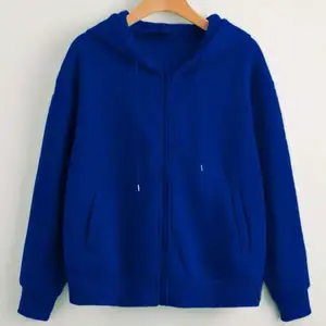 En jätte fin hoodie med dragkedja från shein köpte för 150 och aldrig andvänd 