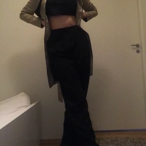 Brun kappa  - Hade ingen bra bild där kappan satt på MUF så ber om ursäkt för det. 