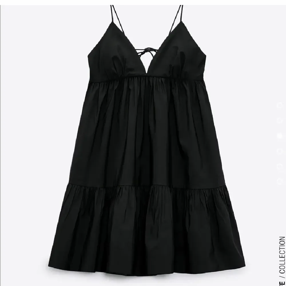 BUDA INTE OM DU ÄR OSÄKER!!!!!!!!Säljer denna fina zara klänningen som knappt är använd. Köparen står för frakten på 66kr❤️KÖP DIREKT FÖR 400+ frakt. Klänningar.