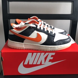 Dunk low halloween 2021 - Dunk low halloween 2021, sulan och det svarta mönstret lyser i mörkret, helt nya och kvitto finns från Nike
