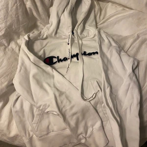 Champion hoodie - Jättefin vit champion hoodie. Tveka inte vid frågor💓💓