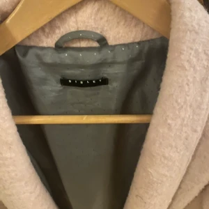 Rosa kappa från SISLEY strl 38 - Köpt i Paris, använd ett fåtal gånger.