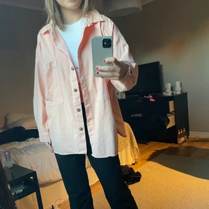 Skjortjacka - Jätte fin rosa/aprikos skjortjacka. Använd fåtal gånger💕
