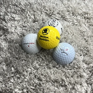 8 stycken golfbollar till salu kostar 45 - 8 stycken golfbollar till salu kostar 45 kr sammanlagt och 10 kr för en det är en jätte bra alla hjärtans dag present eller bara övrigt skriv vid intresse du betar shipping själv!