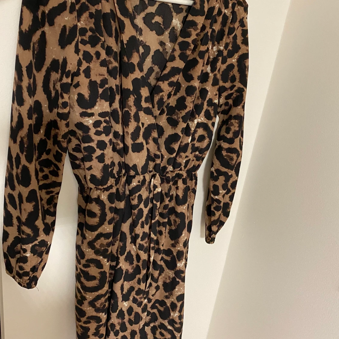 Leopardmönstrad midi klänning - 91