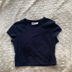 Tröja - Tröja från weekday, säljer för 70kr helt oanvänd. Anser för liten på mig, storlek S💓💖